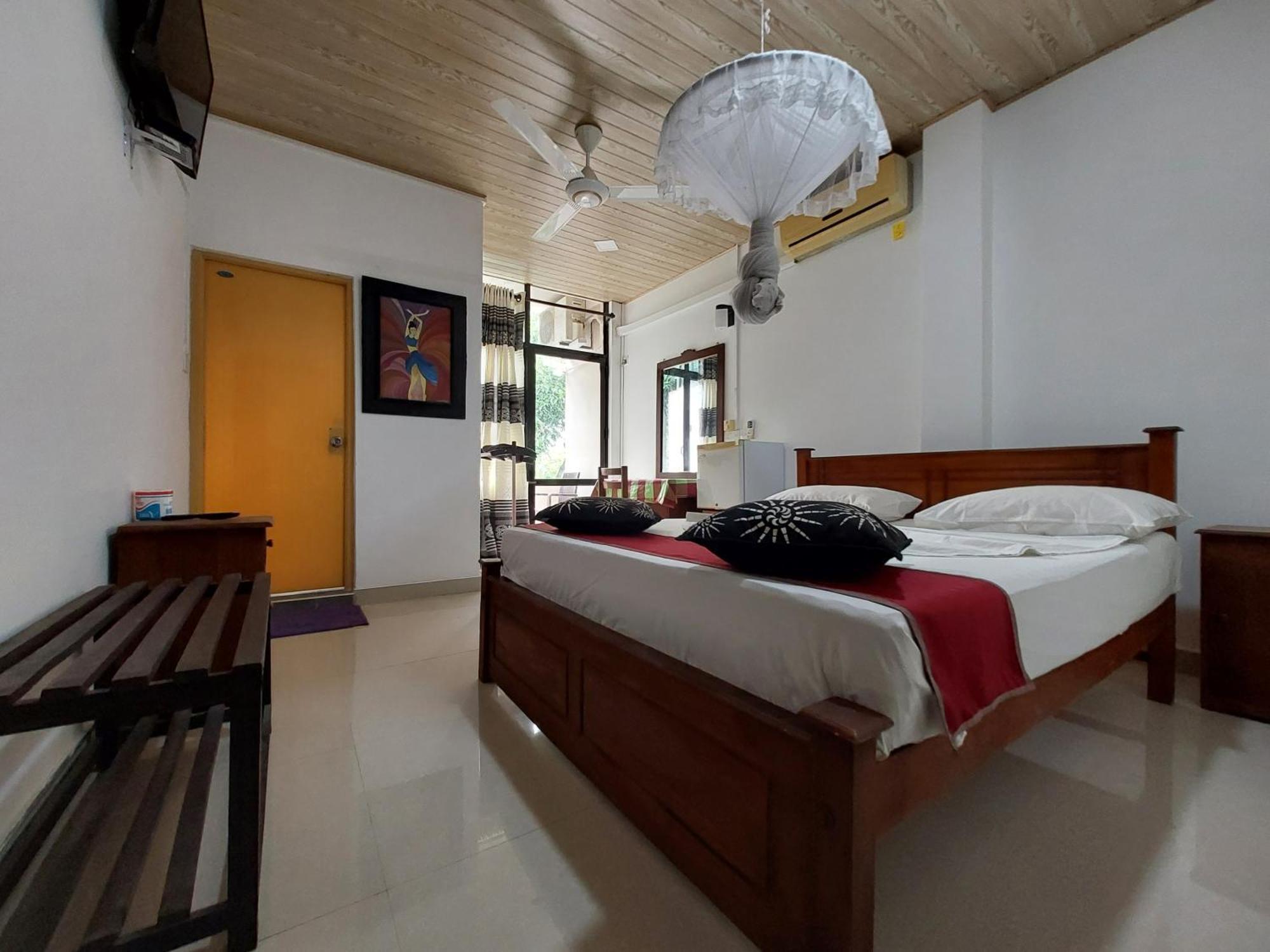 Lake Wave Hotel Anuradhapura Eksteriør billede