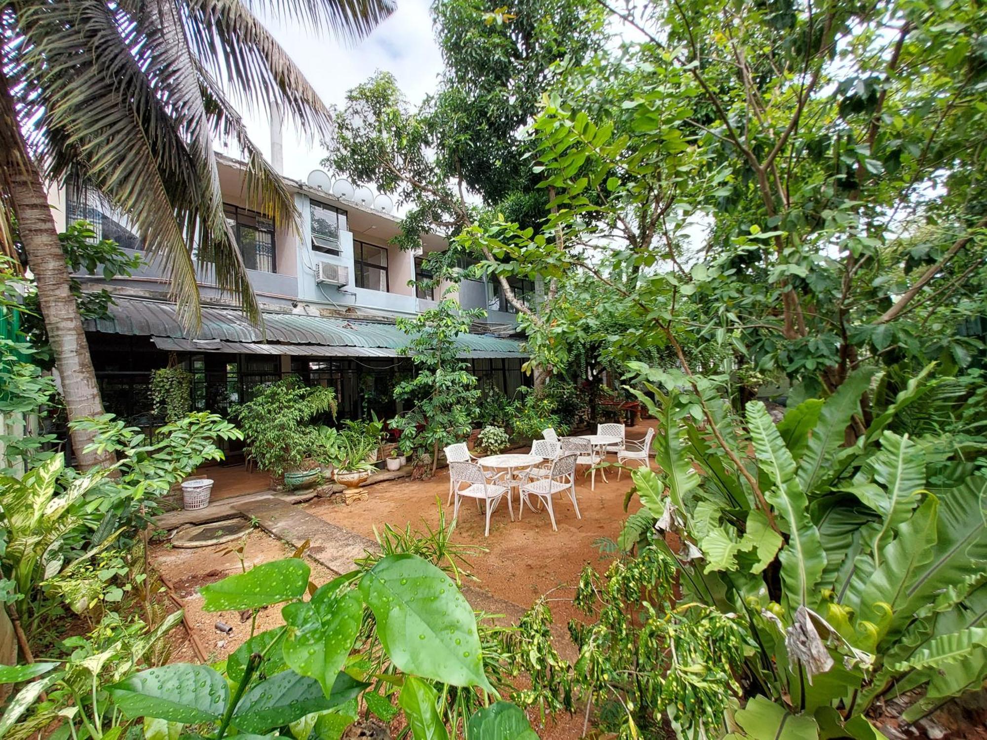 Lake Wave Hotel Anuradhapura Eksteriør billede