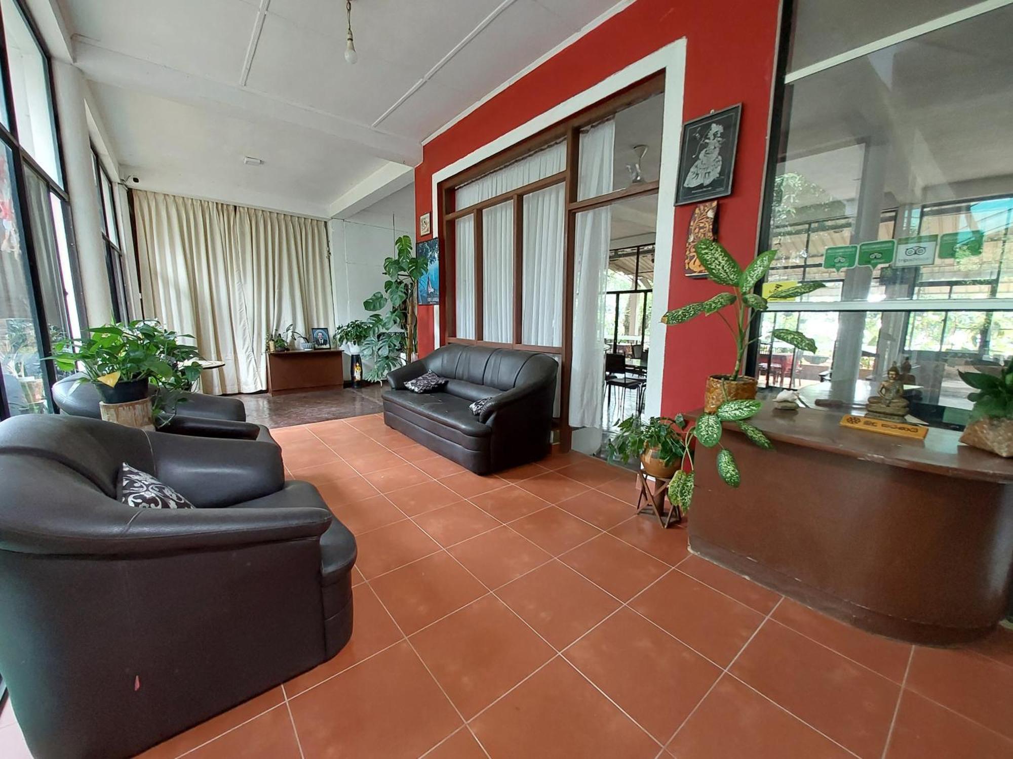 Lake Wave Hotel Anuradhapura Eksteriør billede