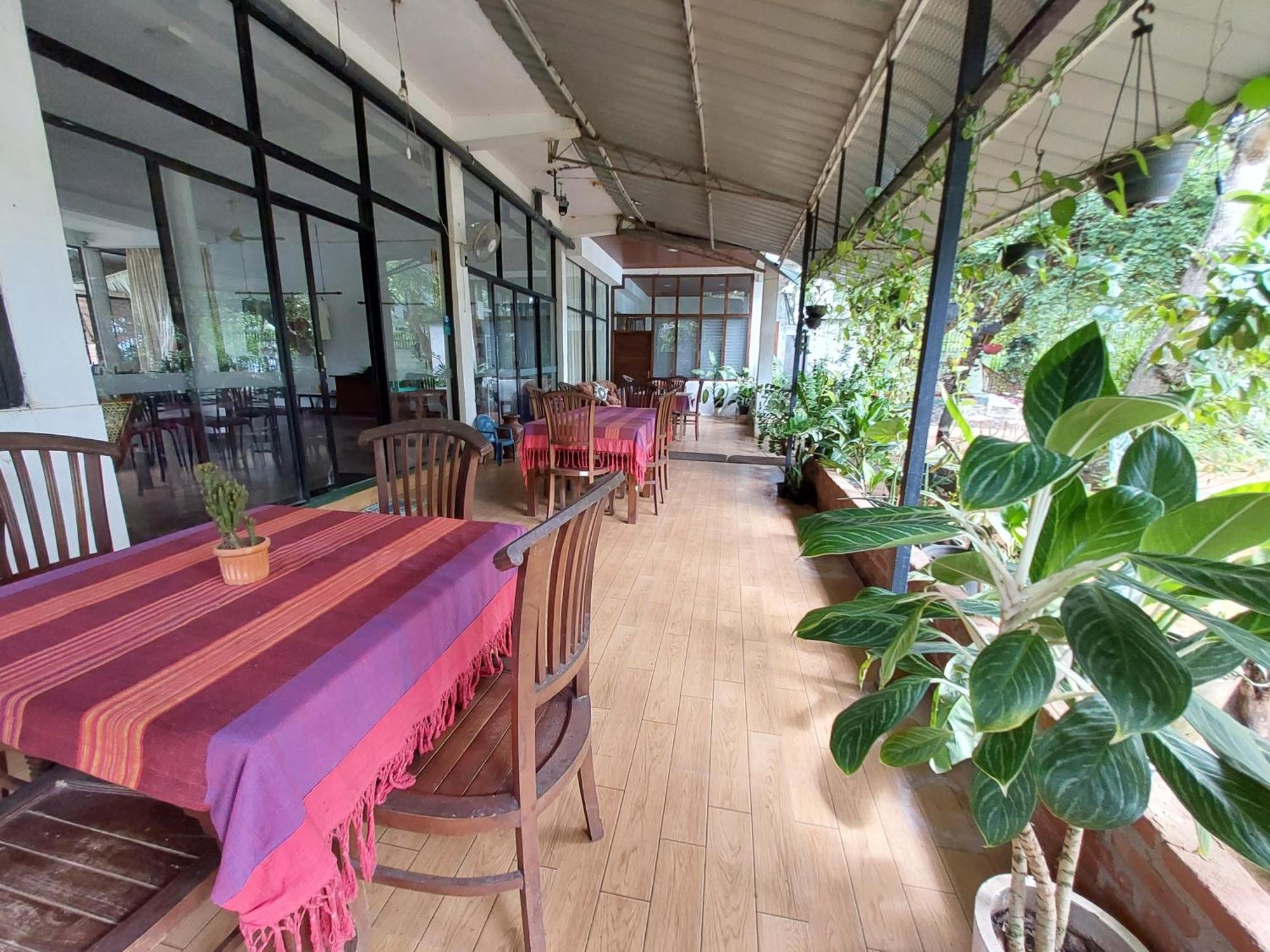 Lake Wave Hotel Anuradhapura Eksteriør billede