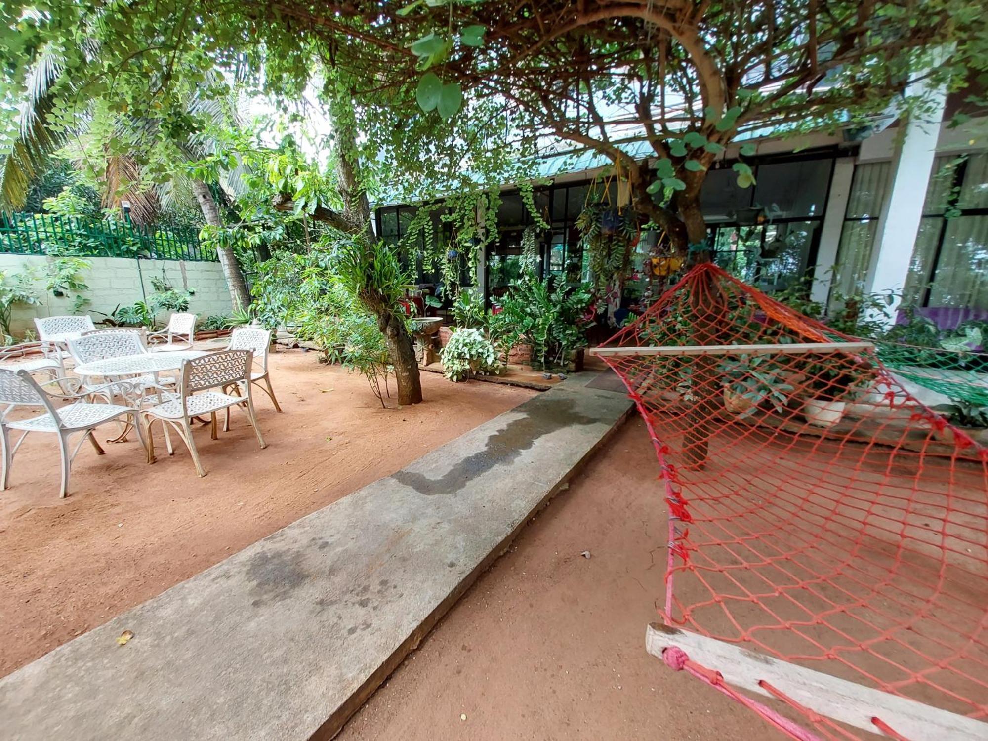 Lake Wave Hotel Anuradhapura Eksteriør billede