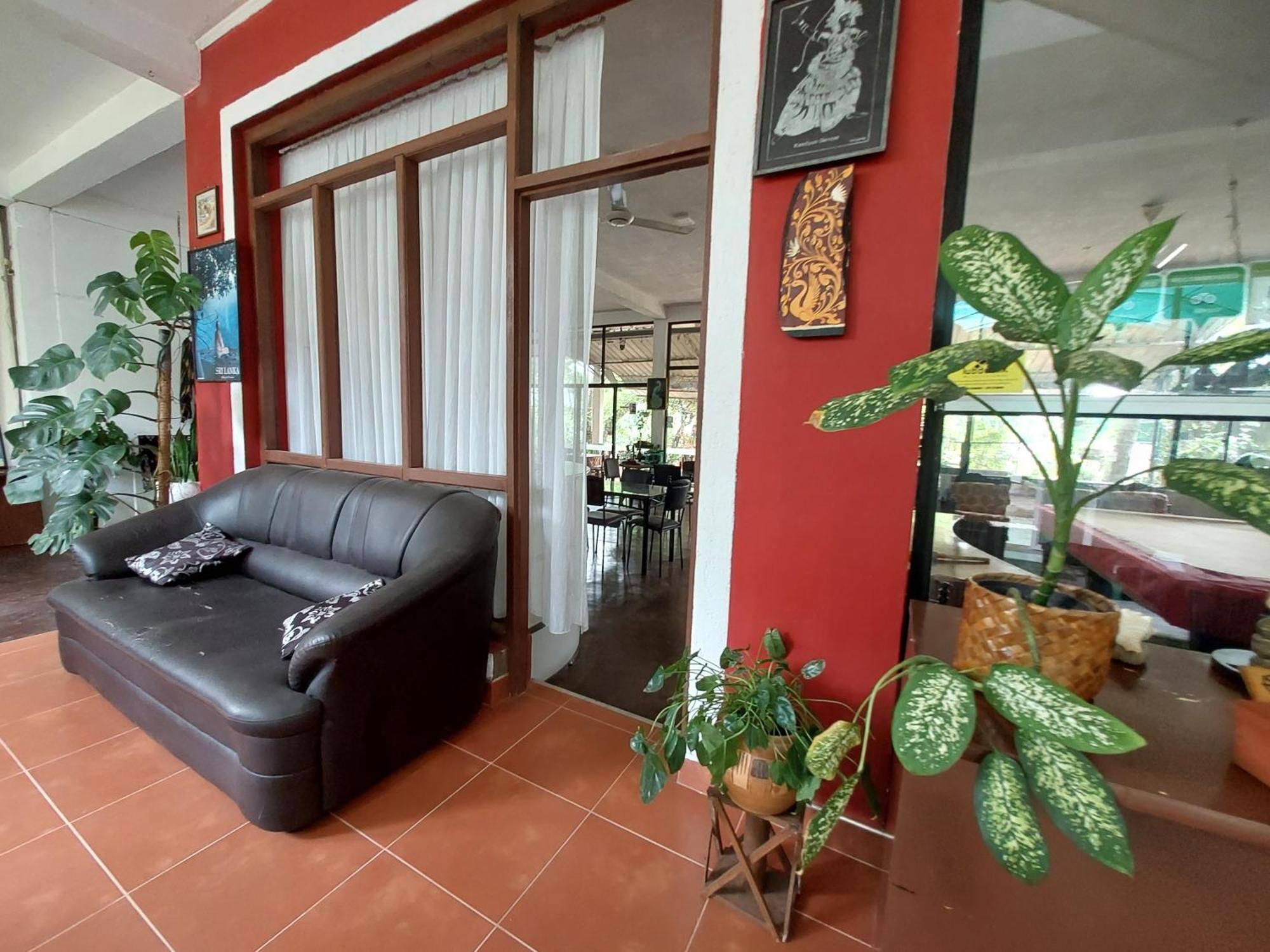 Lake Wave Hotel Anuradhapura Eksteriør billede