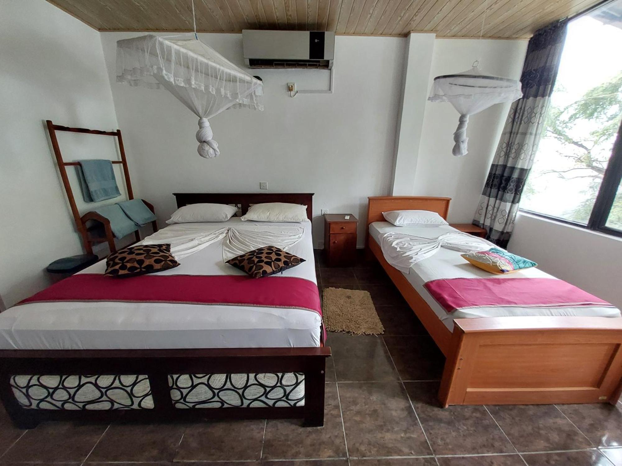 Lake Wave Hotel Anuradhapura Eksteriør billede
