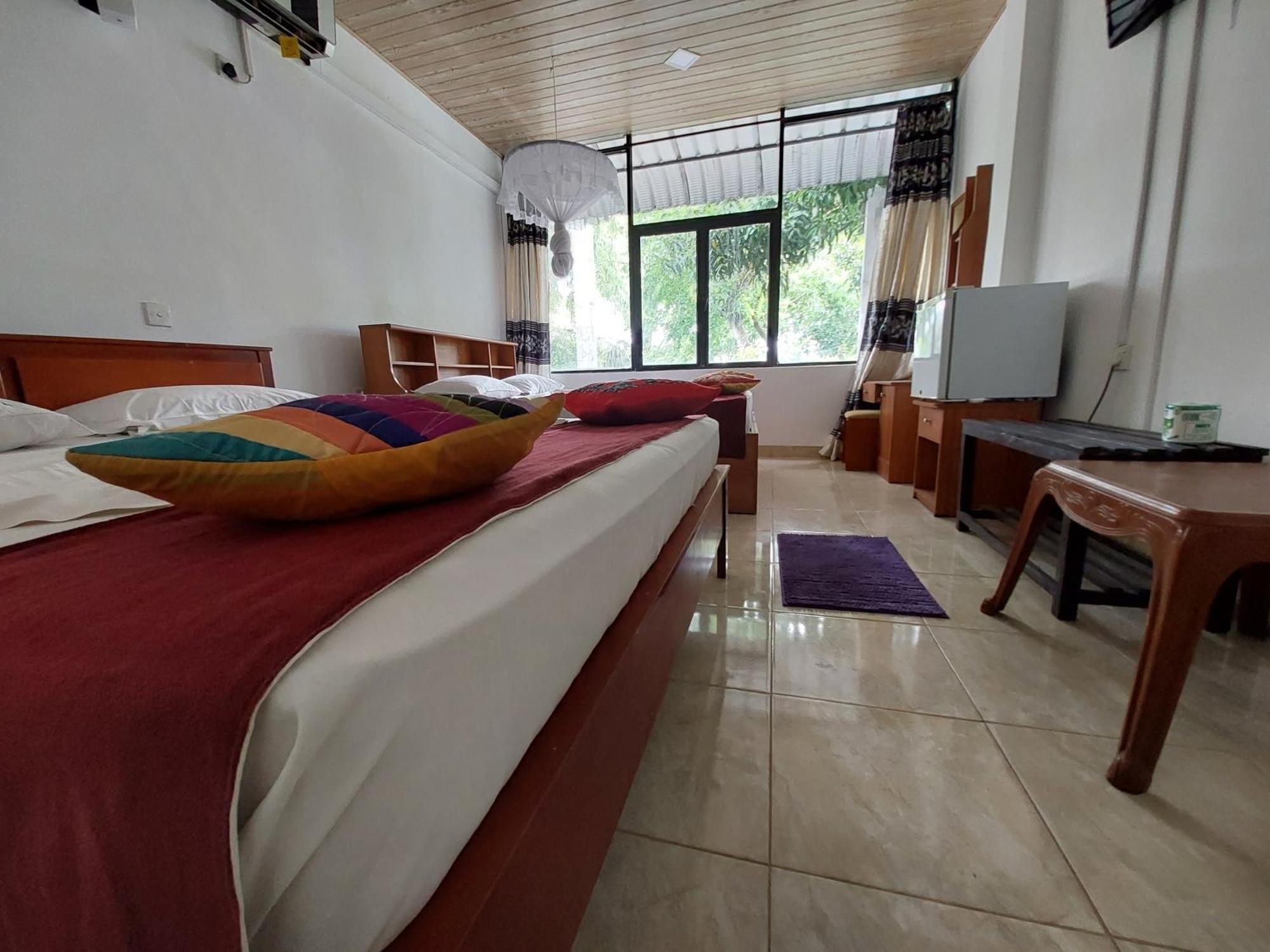 Lake Wave Hotel Anuradhapura Eksteriør billede