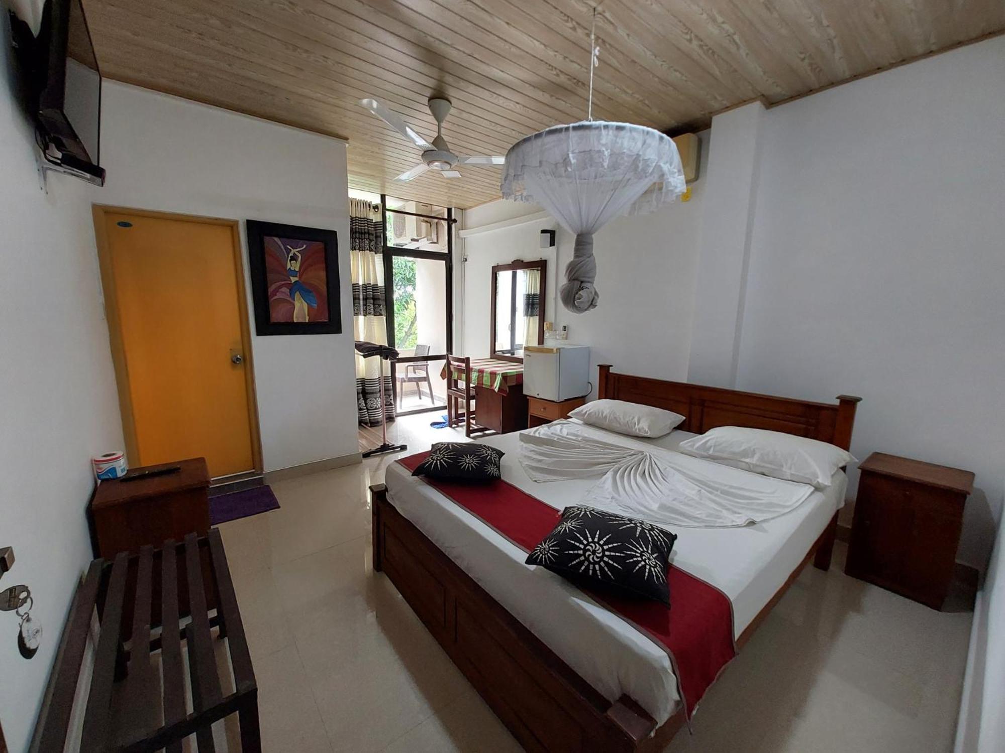 Lake Wave Hotel Anuradhapura Eksteriør billede